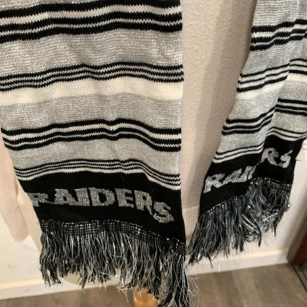 NWOT Raiders Warm Acrylic Knit Scarf Fringed Black Silver White Unisex 67